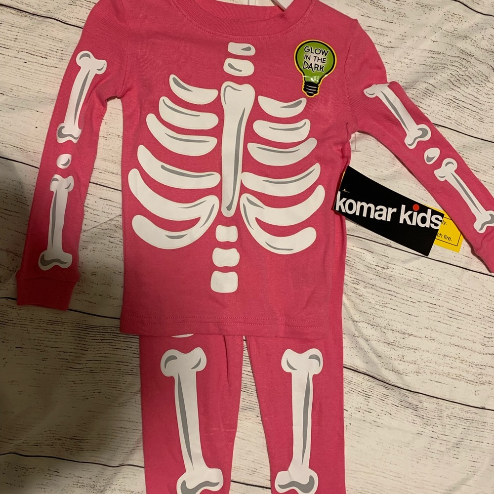 New girls pink glow in the dark skeleton pajamas size 2T, 4T